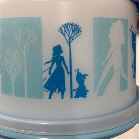 New Tupperware Frozen 2 Cake Serving Set - Picture 5 of 6